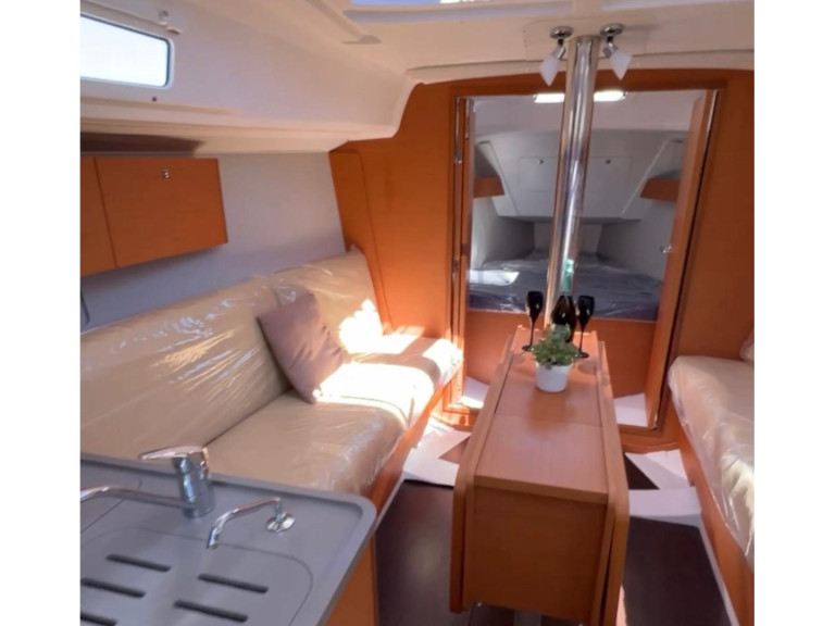 Yacht charter Furnari cheap Dufour 32