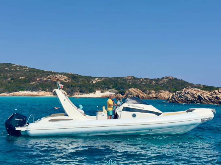 Sea prop Premium Comfort 33' in La Maddalena on SamBoat