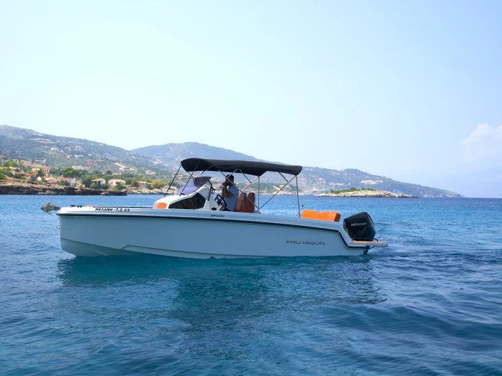 Motorboat rental in Zakynthos - Protagon Space 25
