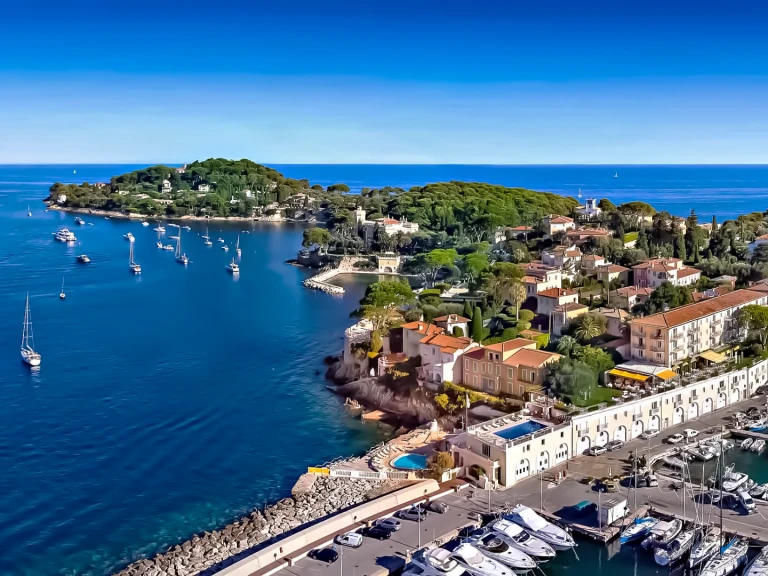 Motorboat rental in Beaulieu-sur-Mer - Jeanneau Prestige 34