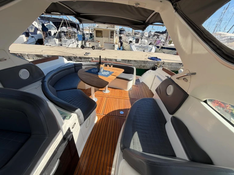 Boat rental Jeanneau Prestige 34 in Beaulieu-sur-Mer on Samboat