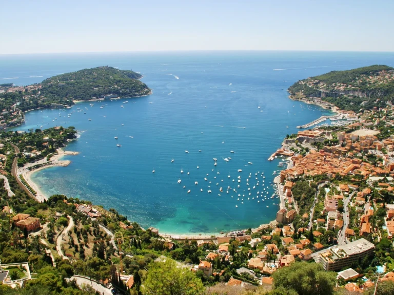 Boat rental Jeanneau Prestige 34 in Beaulieu-sur-Mer on Samboat
