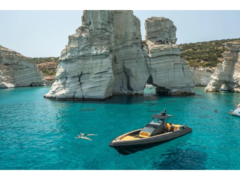 Motorboat for rent Lávrio at the best price