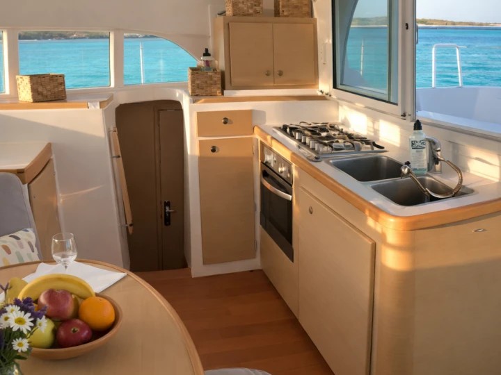Lagoon Lagoon 380 S2 in Sant Antoni de Portmany on SamBoat