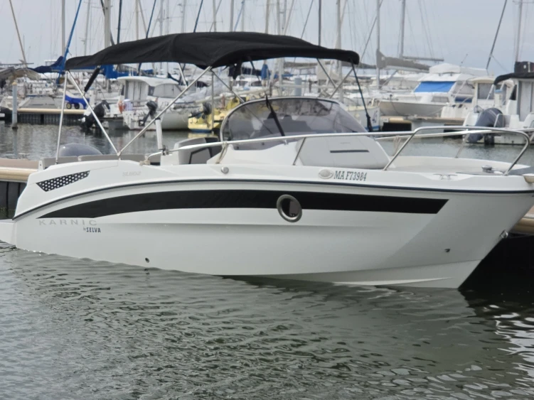 Motorboat rental with or without captain Karnic Port-Camargue