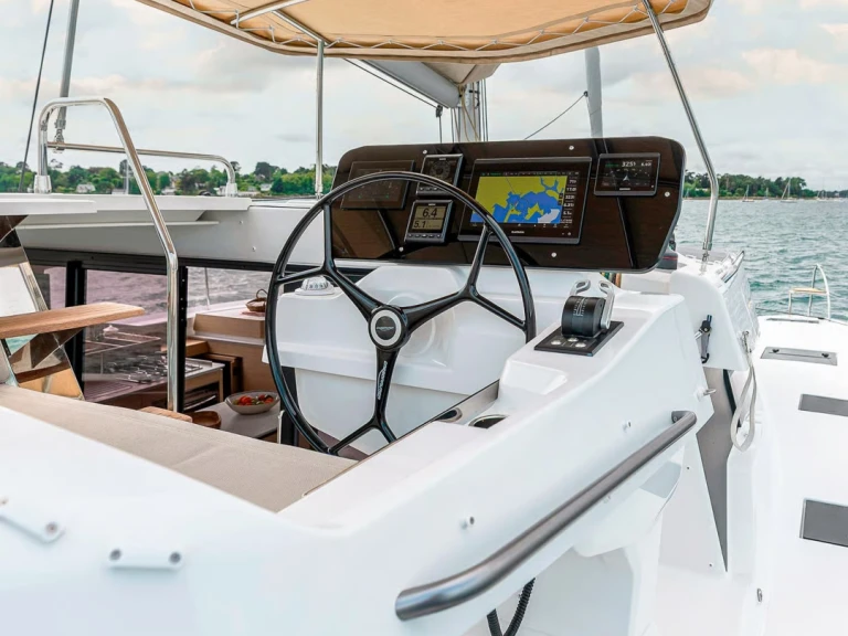 Fountaine Pajot Fountaine Pajot FP 44 Quatuor - 4 cab. charter bareboat or captained in  Frenchtown