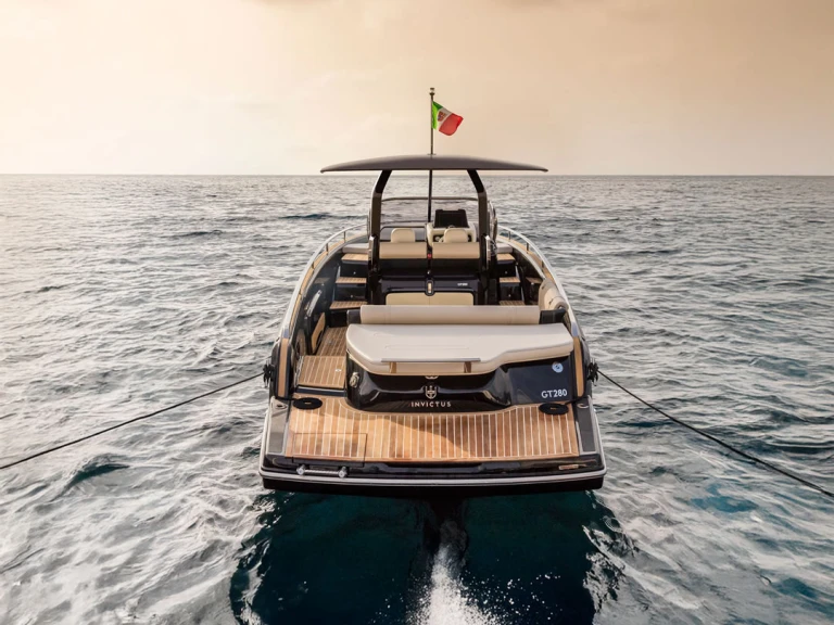 Motorboat rental with or without captain Invictus  Poltu Quatu