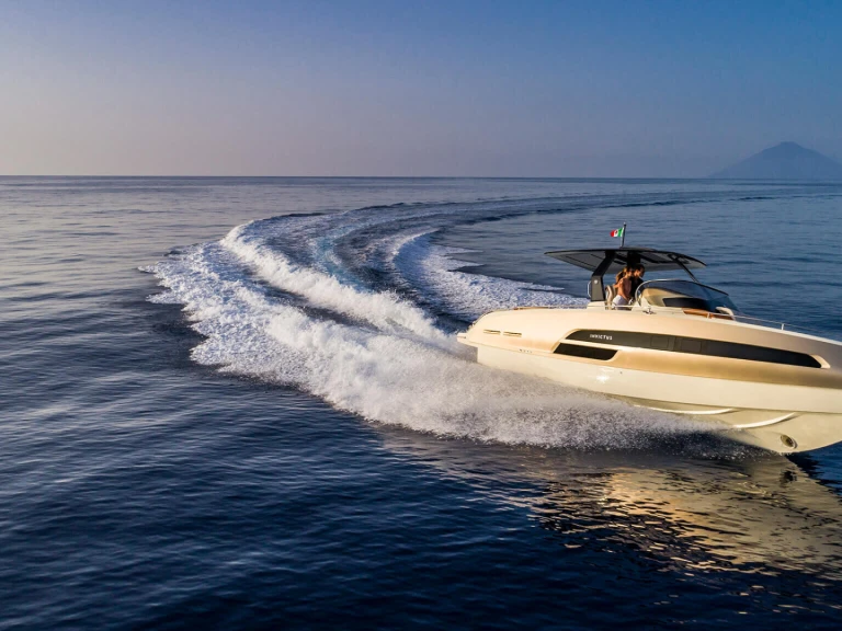 Motorboat rental in Poltu Quatu - Invictus  Invictus 280 TT