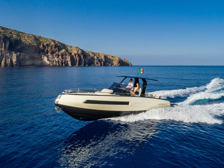 Boat rental Invictus  Invictus 280 TT in Poltu Quatu on Samboat