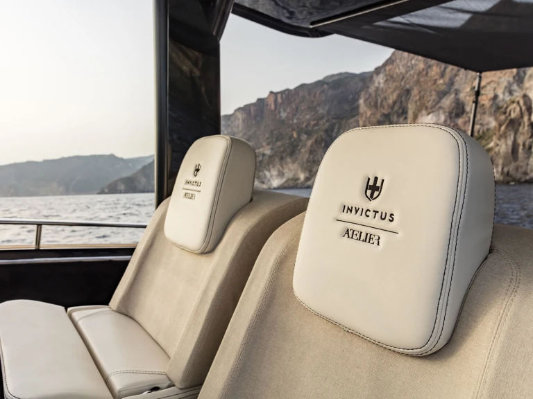 Motorboat rental with or without captain Invictus  Poltu Quatu