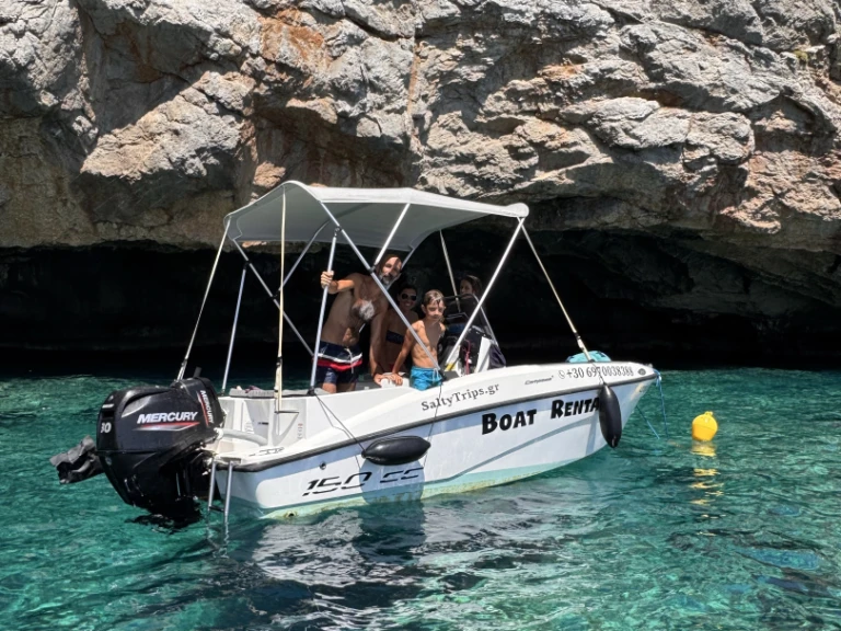 Motorboat for rent Tsoútsouros at the best price