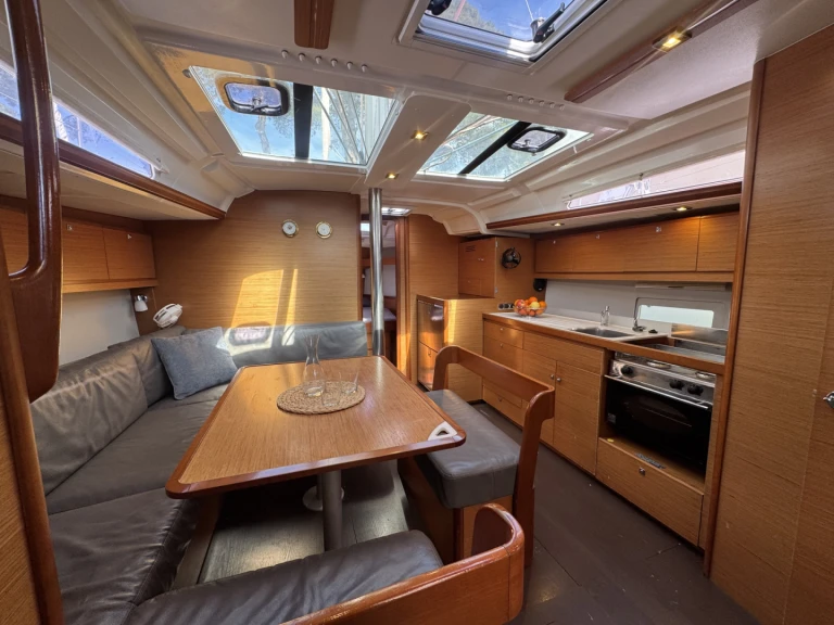 Rent a Dufour Grand Large 430 Roses