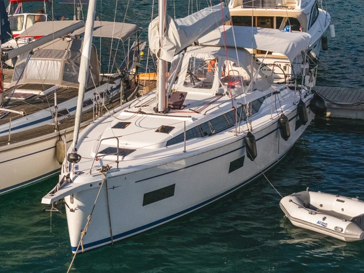 Rent a Bavaria Bavaria C38 Kiáto