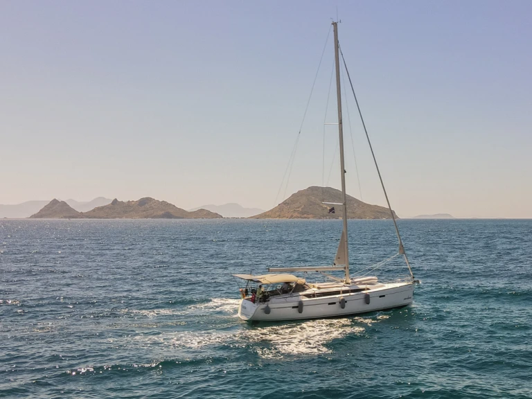 Sailboat for rent Göcek at the best price