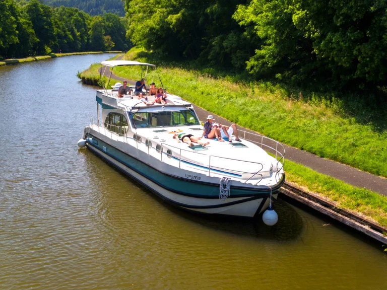 Bareboat Rental Motorboat Nicols Yacht with a boat licence