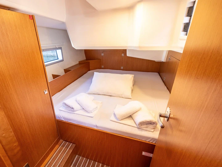 Rent a Bavaria Bavaria C42 Kiáto