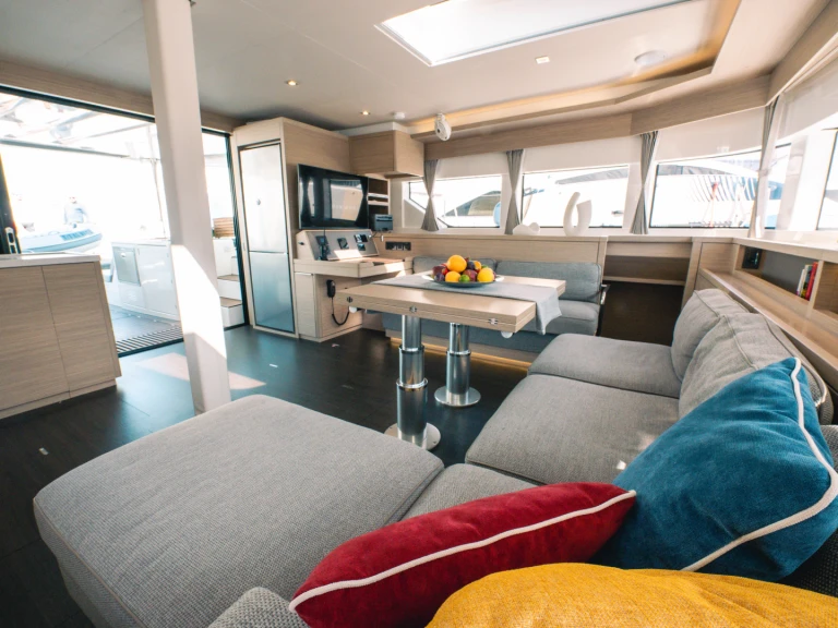 Lagoon Lagoon 55 in Olbia on SamBoat