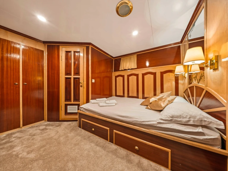 Luxury Yacht for rent Rijeka at the best price