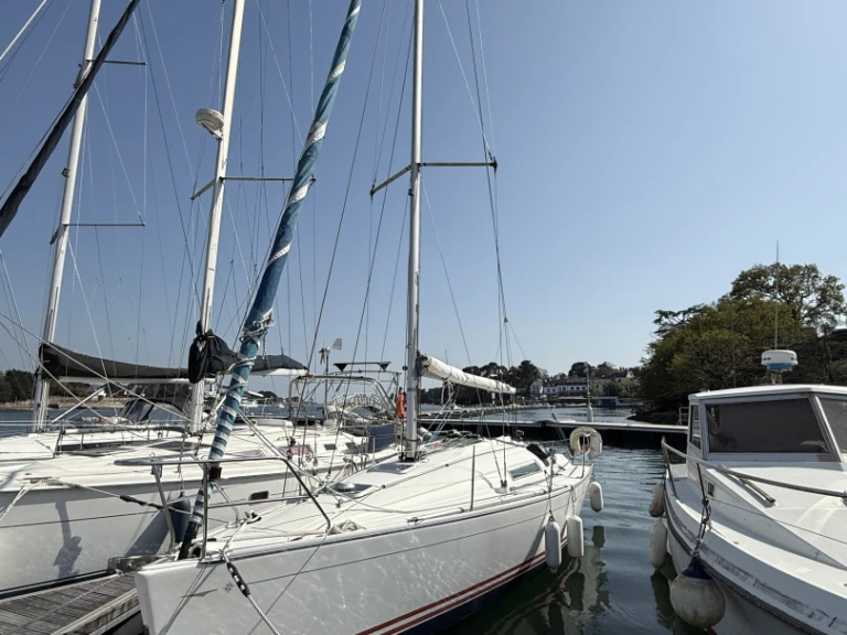 Rent a Jeanneau Sun Fast 32 Sainte-Marine
