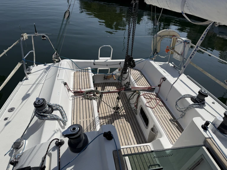 Bareboat Rental Sailboat Jeanneau with a boat licence