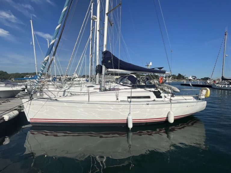 Jeanneau Sun Fast 32 charter bareboat or captained in  Sainte-Marine