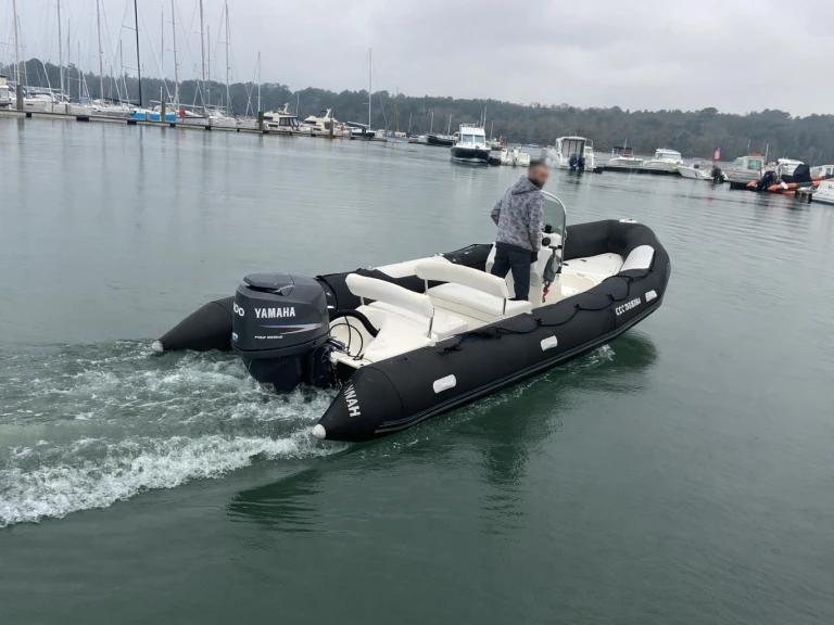 Boat rental Bombard Explorer 640 SB in Bénodet on Samboat