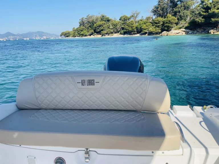 Bareboat Rental Motorboat Sessa Marine with a boat licence