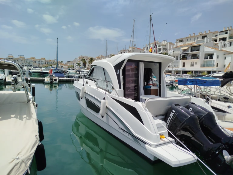 Rent a Bénéteau Antares 9 OB Port of Alicante
