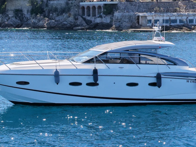 Yacht charter Villeneuve-Loubet cheap Princess V42