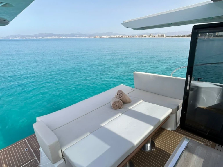 Bareboat Rental Motorboat Sealine with a boat licence