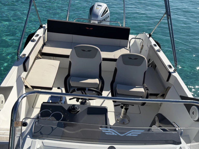 Rent a Bénéteau Flyer 7.7 SUNdeck Mandelieu-la-Napoule