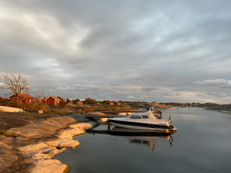 Bareboat Rental Motorboat Bella with a boat licence