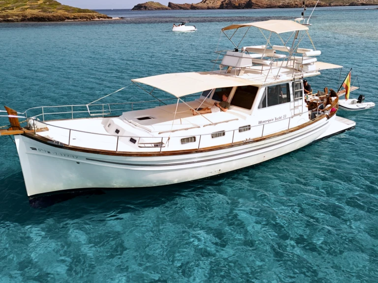 Yacht charter Mahón cheap Menorquin Yachts 150 Fly