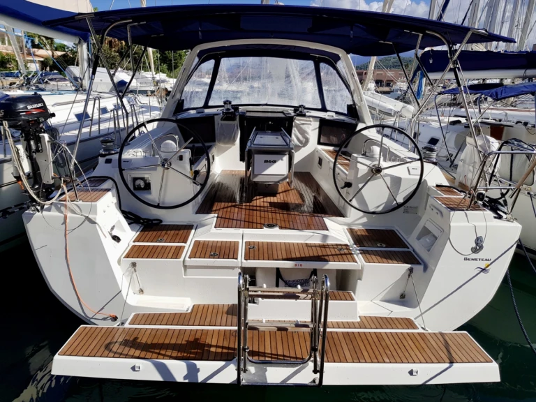 Bareboat Rental Sailboat Bénéteau with a boat licence