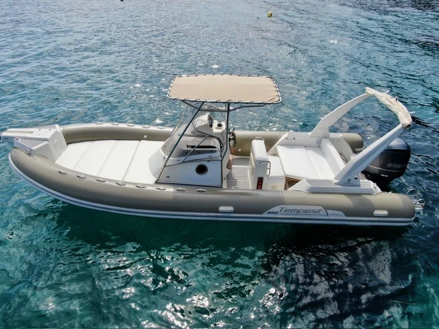 Yacht charter Cavalaire-sur-Mer cheap Tempest 850 Open