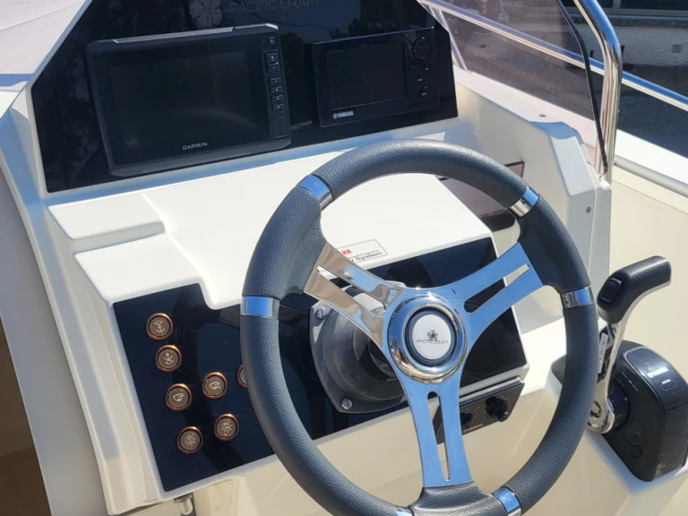 Boat rental Pacific Craft Pacific Craft 670 Open in Le Barcarès on Samboat