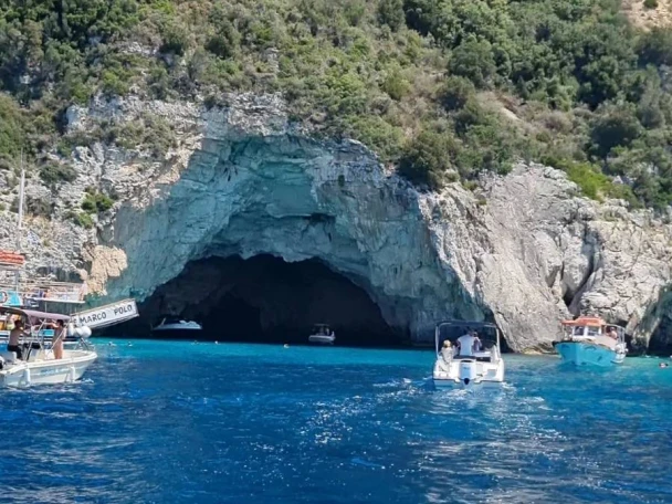 Rent a White Shark White Shark 215 Corfu