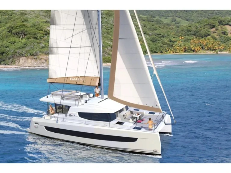 Bali Bali 4.4 in Lefkáda on SamBoat