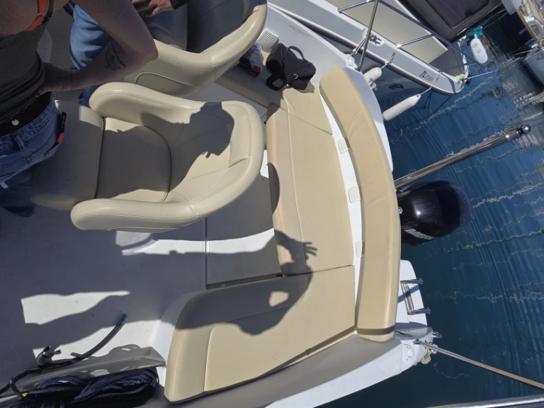 Yacht charter Toulon cheap Flyer 650 Sun Deck