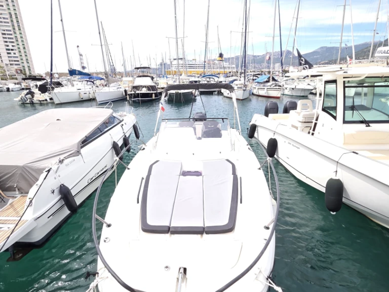 Bareboat Rental Motorboat Bénéteau with a boat licence