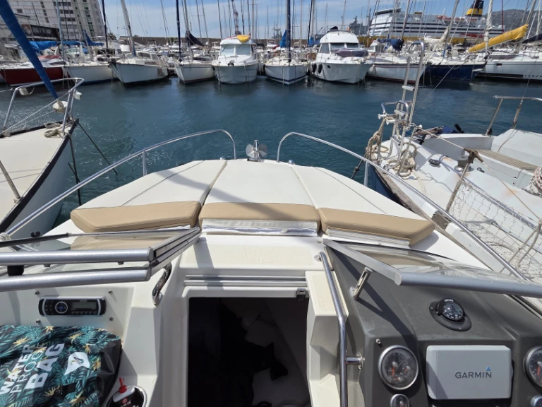 Motorboat rental in Toulon - Bayliner Bayliner 642 Cuddy