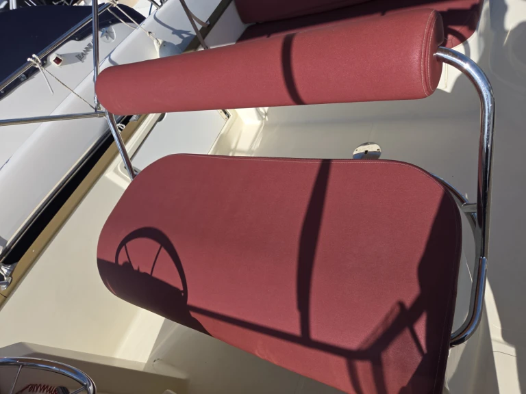 Motorboat rental with or without captain Rhea Toulon