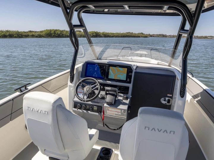 Bareboat Rental Motorboat Navan with a boat licence