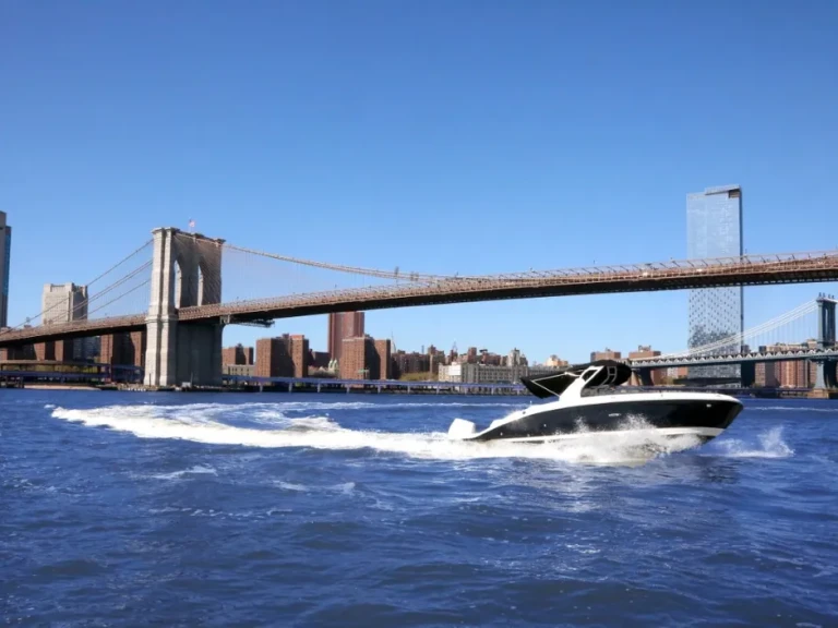 Boat rental Sea Ray Sea Ray 270 SDX in New York (City) on Samboat