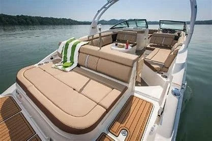 Bareboat Rental Motorboat Sea Ray with a boat licence