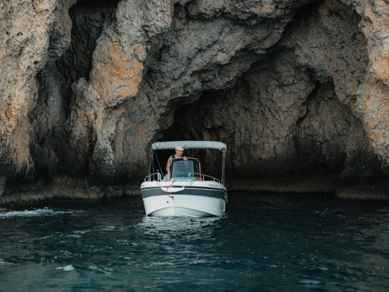 Boat rental Poseidon BLU WATER 185 in Órmos Makry-Gialoú on Samboat