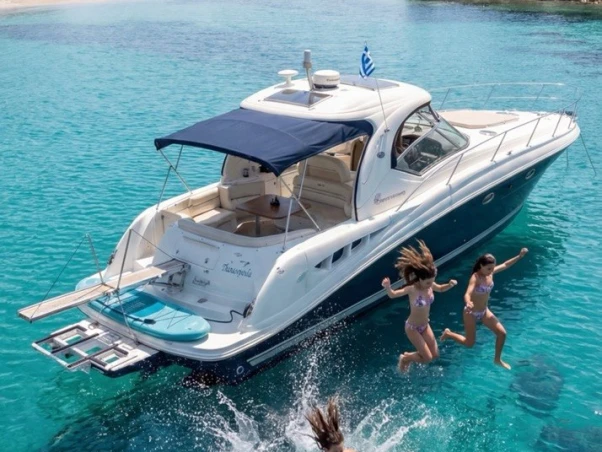 Bareboat Rental Motorboat Sea Ray with a boat licence