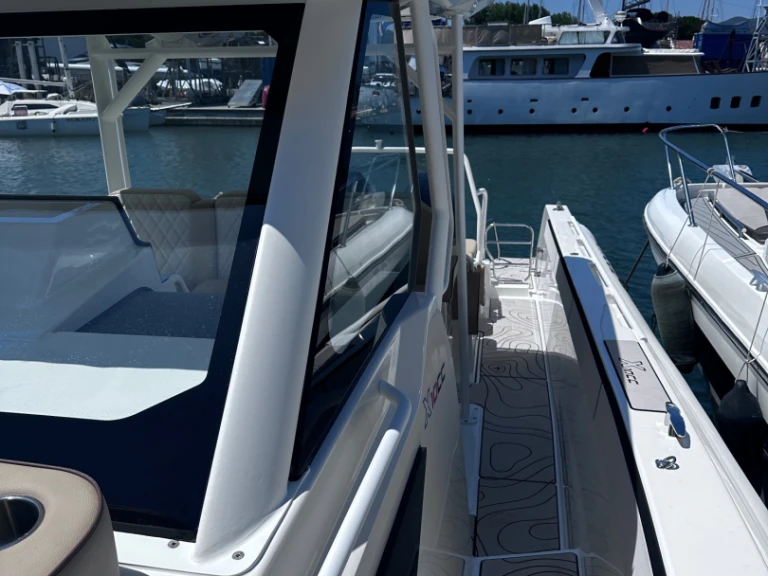 Rent a Zodiac X10CC Cogolin