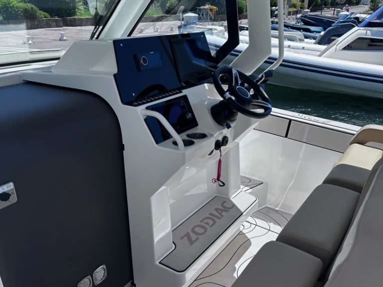 Boat rental Zodiac X10CC in Cogolin on Samboat