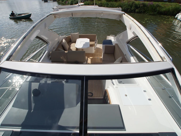 Rent a Sealine Sealine SC 38 Cannes